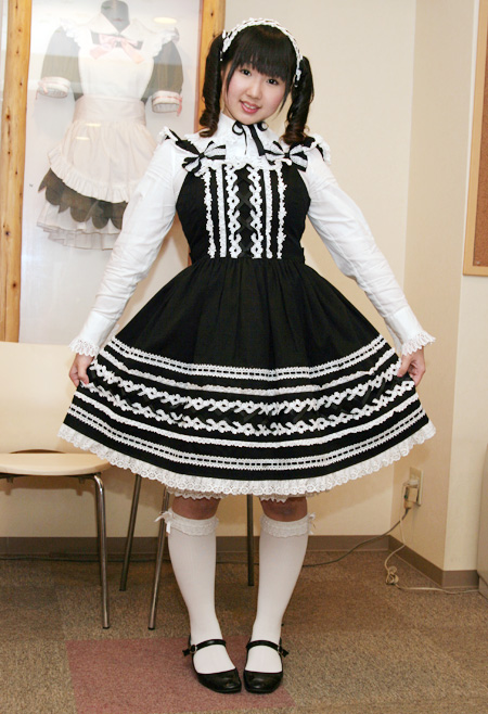 ゴスロリファッションの女性