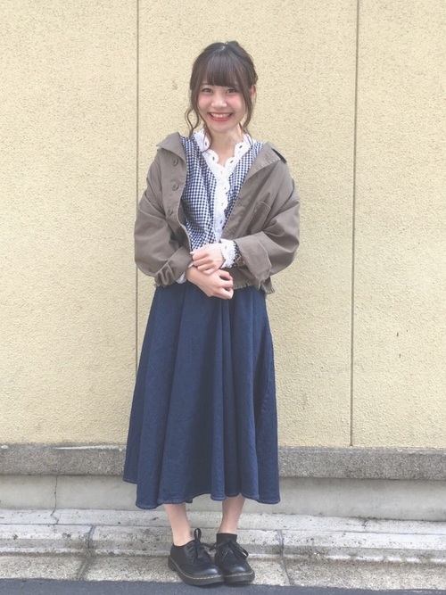 まるのシャツ・ブラウス「レースVネックチェックブラウス」を使ったコーディネート