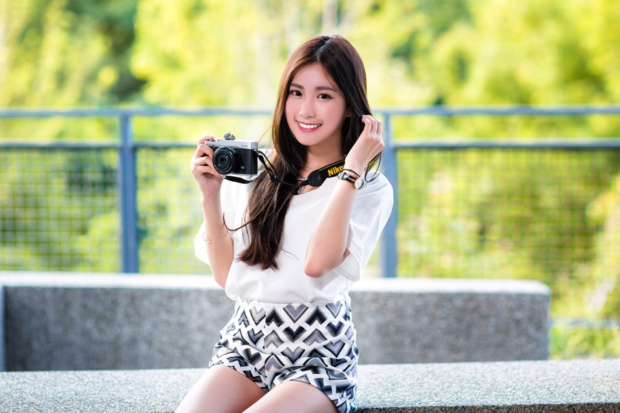 カメラを持った女性