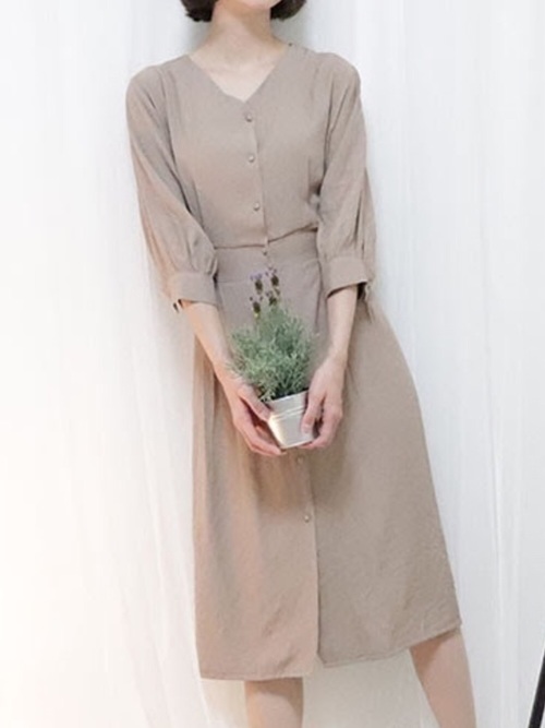 アメノチハレのワンピースbutton long opsを使ったコーディネート