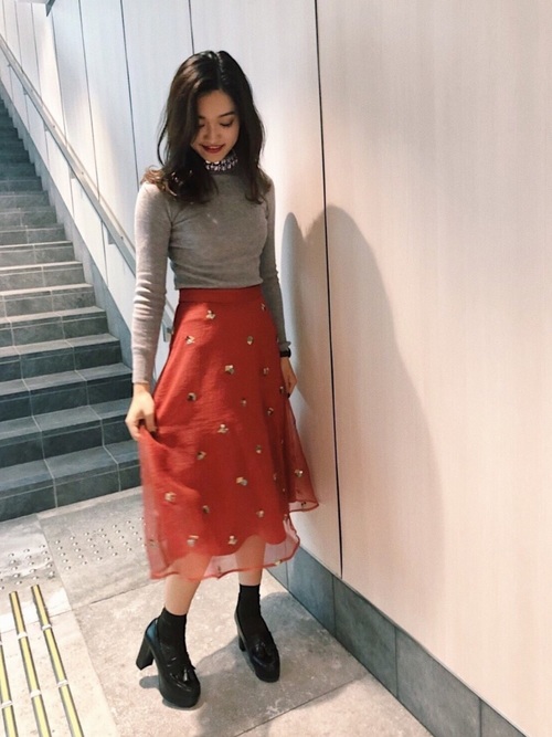 REDYAZELのニットセーターとロングスカートを使ったコーディネート