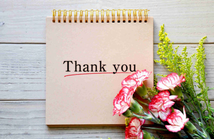 ノートに書かれたThankyouの文字と添えられたお花