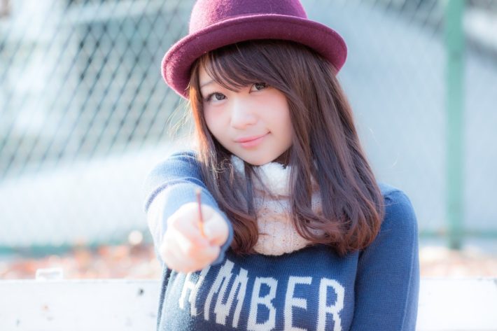 ポッキーを差し出している可愛い女性