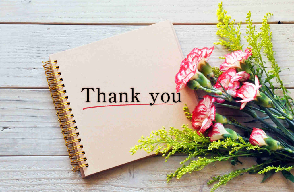 Thankyouと書かれたノートとお花