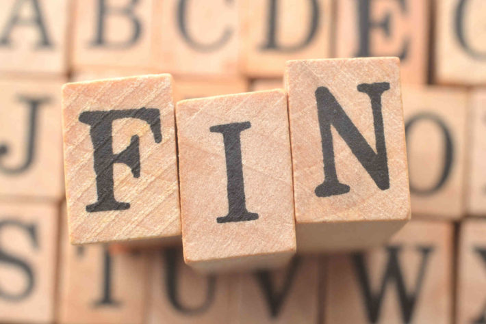 FINと書かれたブロック