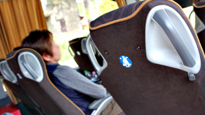 婚活バスツアーの車内画像