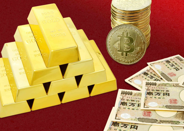 机上の延べ棒、札束、コイン