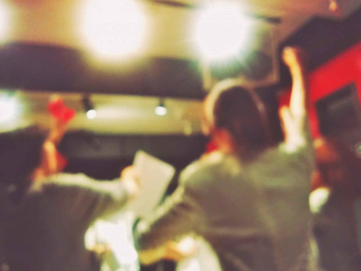 カラオケオフ会の様子