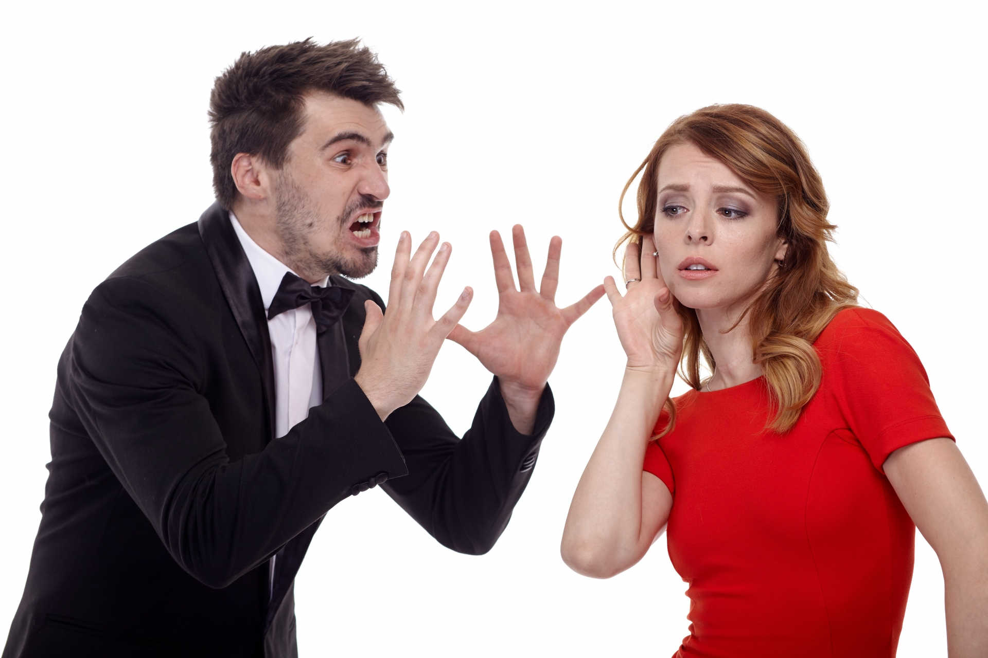 喧嘩をして言い訳をし合っている男女