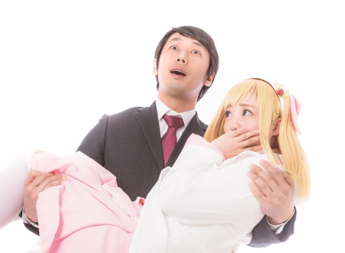 お姫様抱っこされて驚くコプスレオタク女子