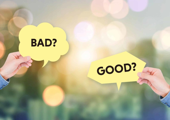 BASとGoodの吹き出しを持つ手