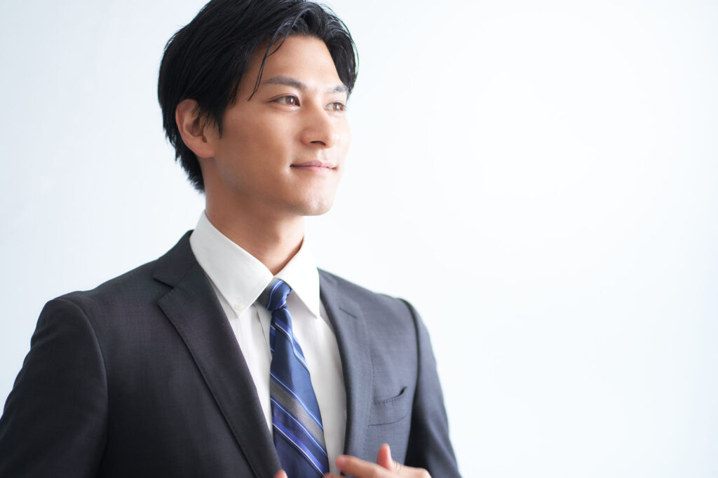 スーツ姿のビジネスマン